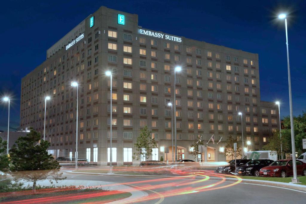 Embassy Suites Boston at Logan Airport Main image 1